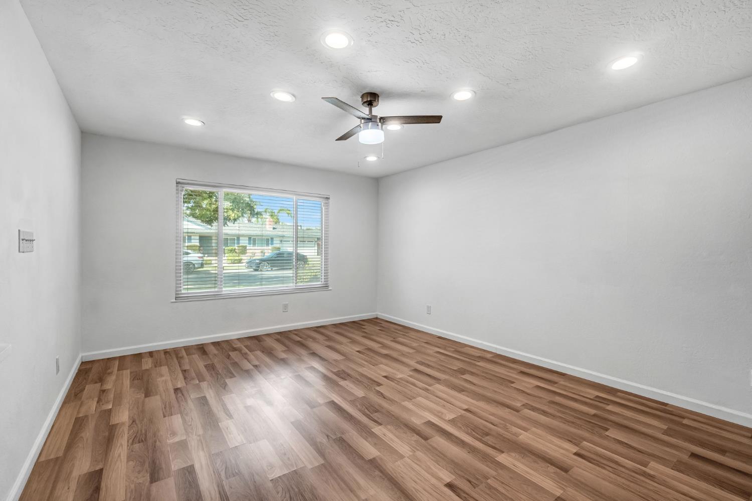 4446 N Crystal Ave, Fresno, CA 93705