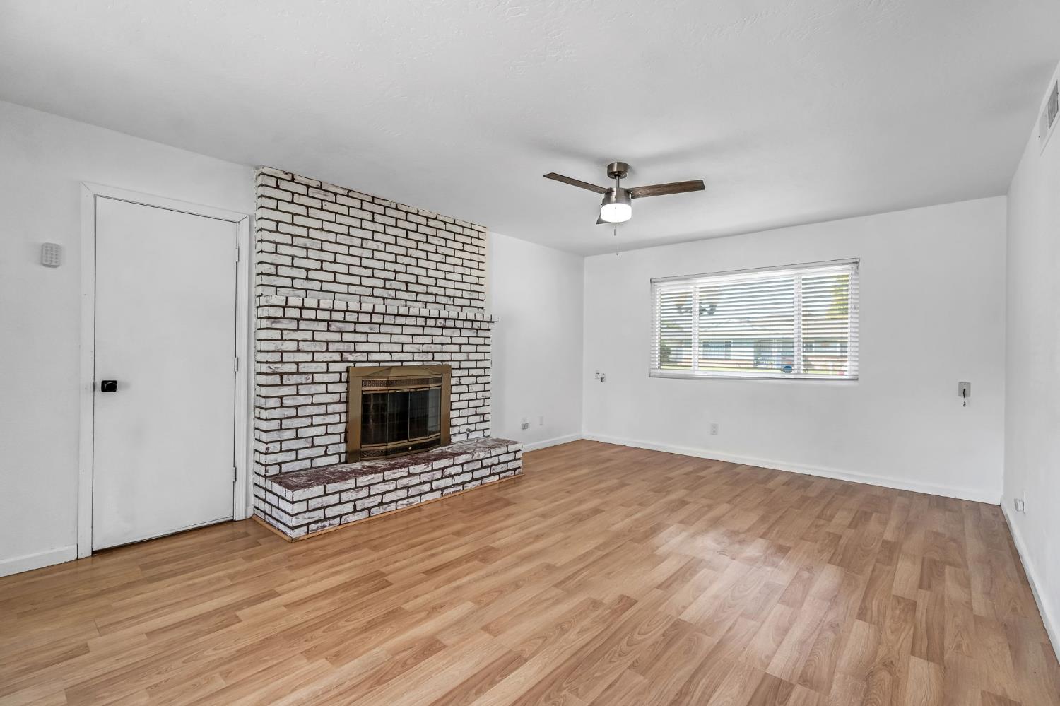 4446 N Crystal Ave, Fresno, CA 93705