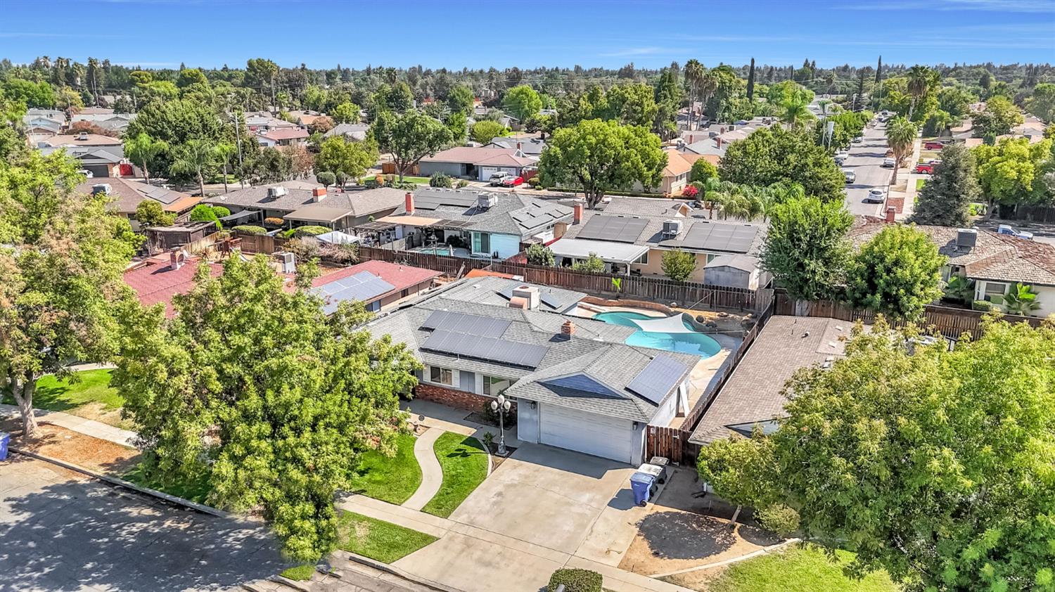 4446 N Crystal Ave, Fresno, CA 93705