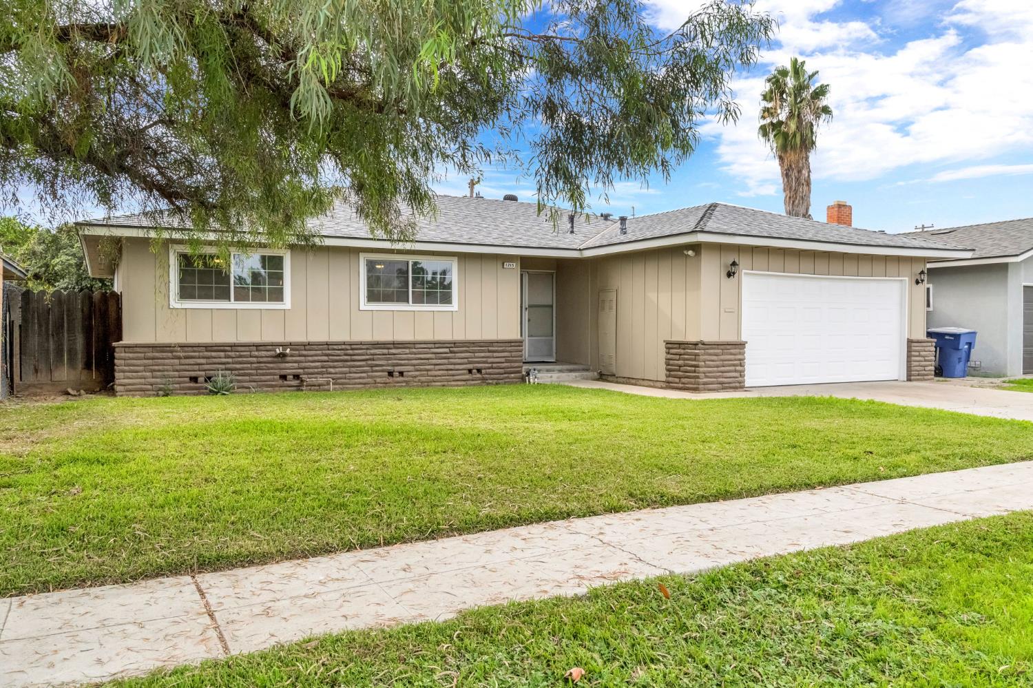 1215 E San Ramon Ave, Fresno, CA 93710