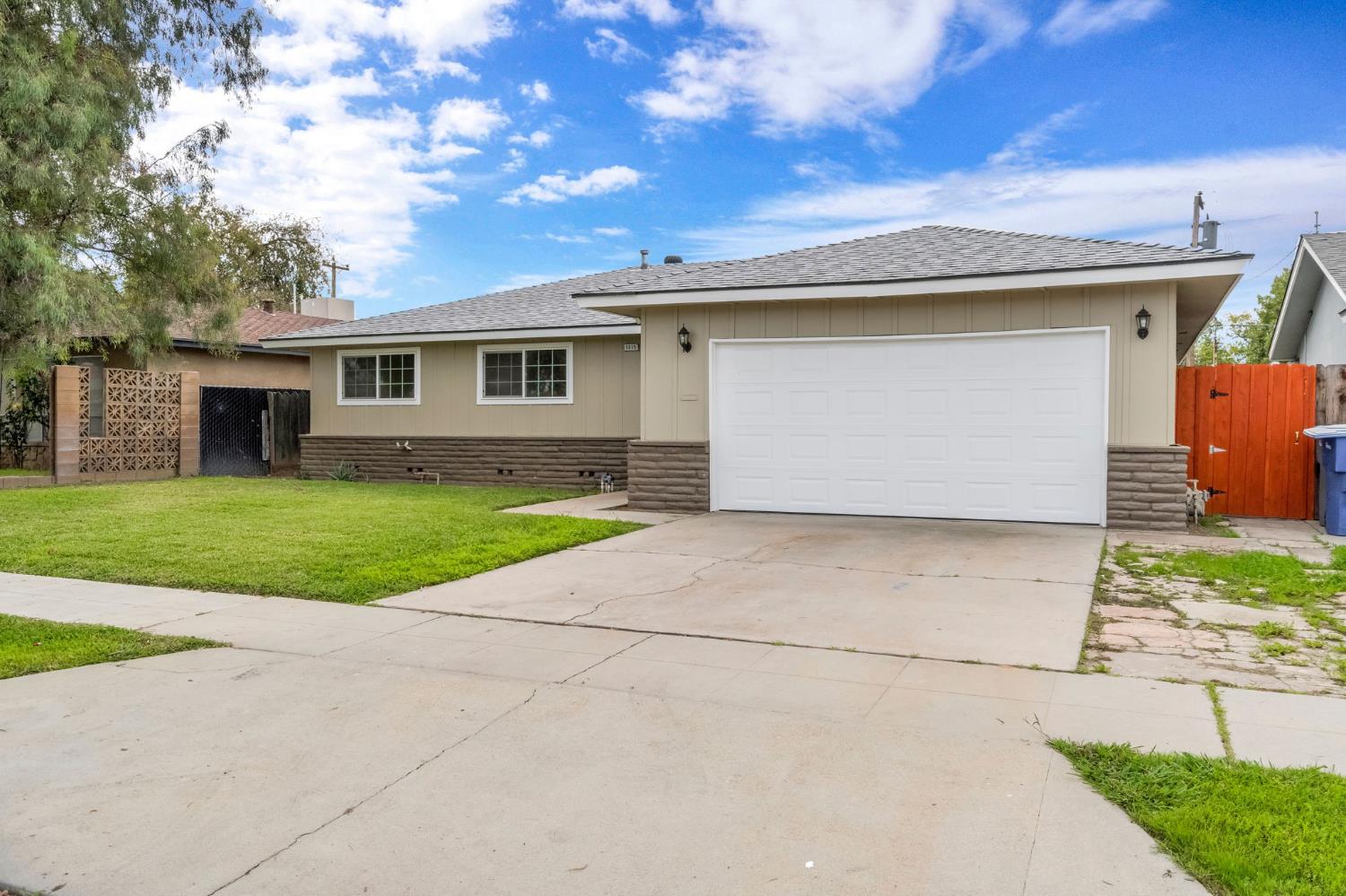 1215 E San Ramon Ave, Fresno, CA 93710