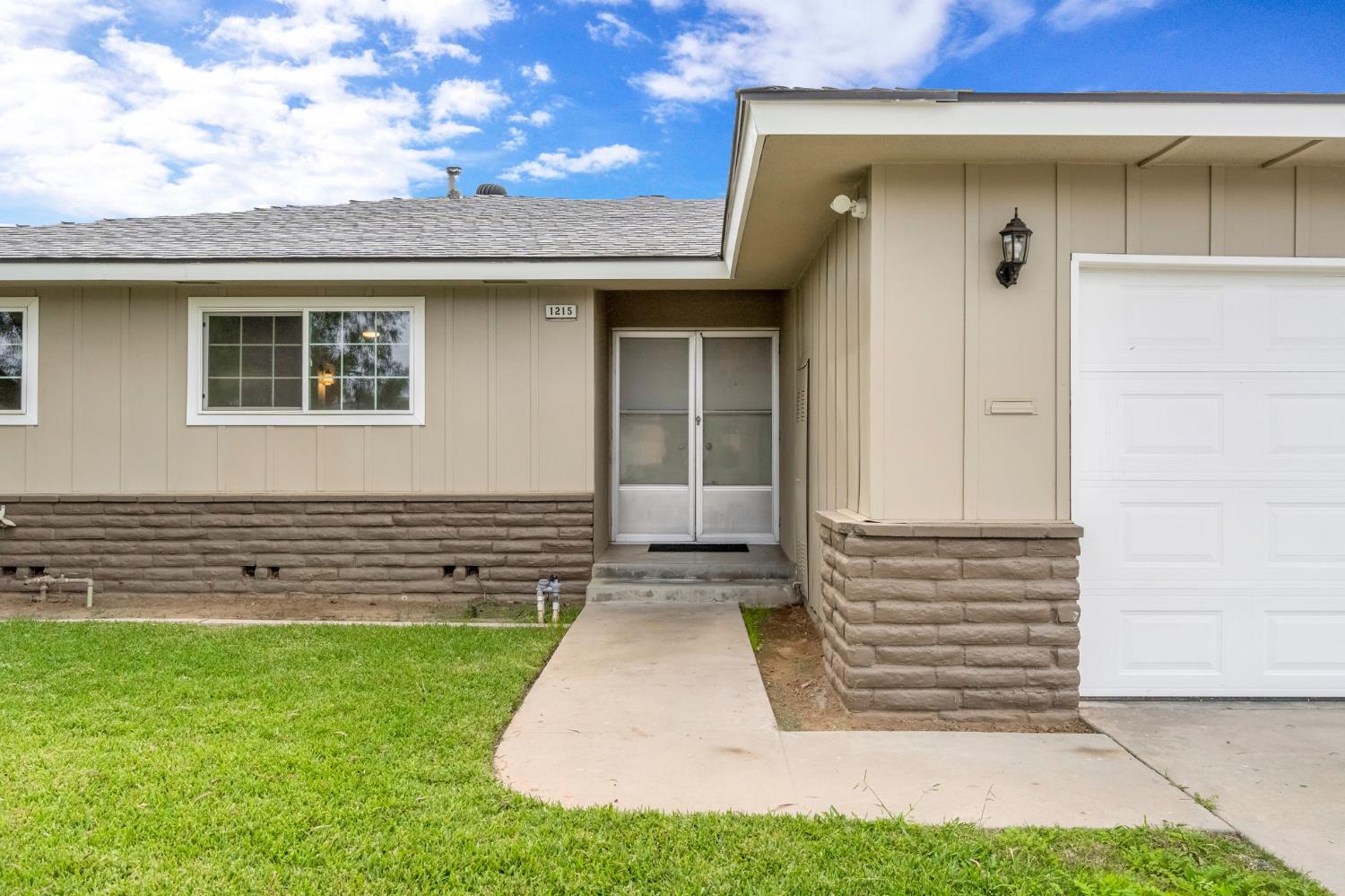 1215 E San Ramon Ave, Fresno, CA 93710