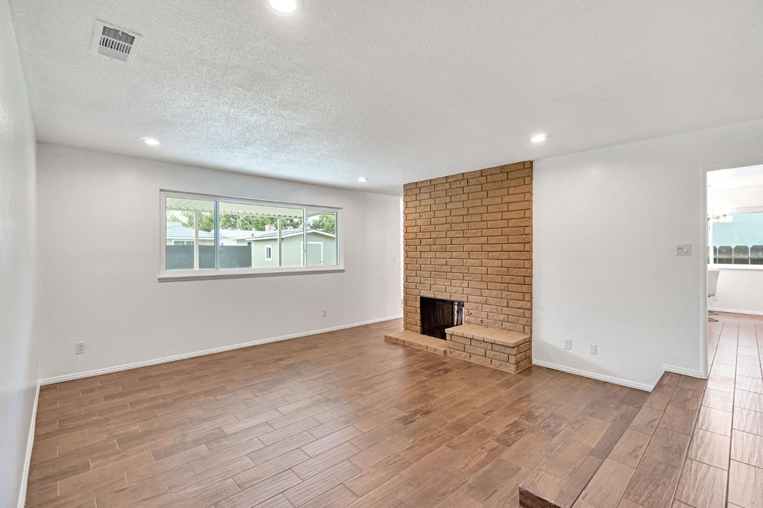 1215 E San Ramon Ave, Fresno, CA 93710