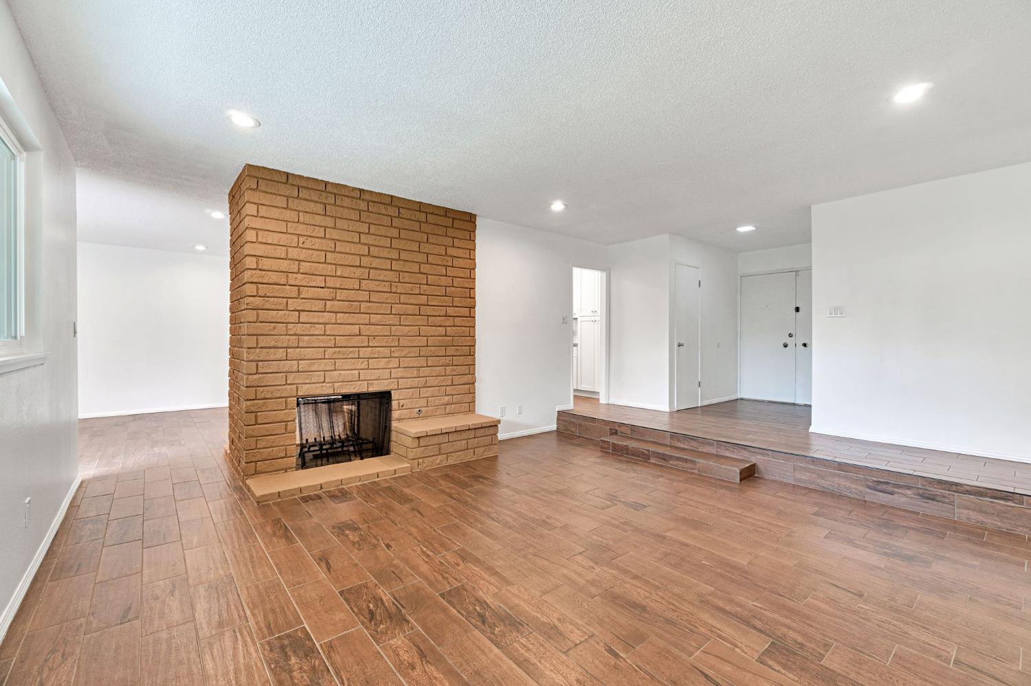 1215 E San Ramon Ave, Fresno, CA 93710