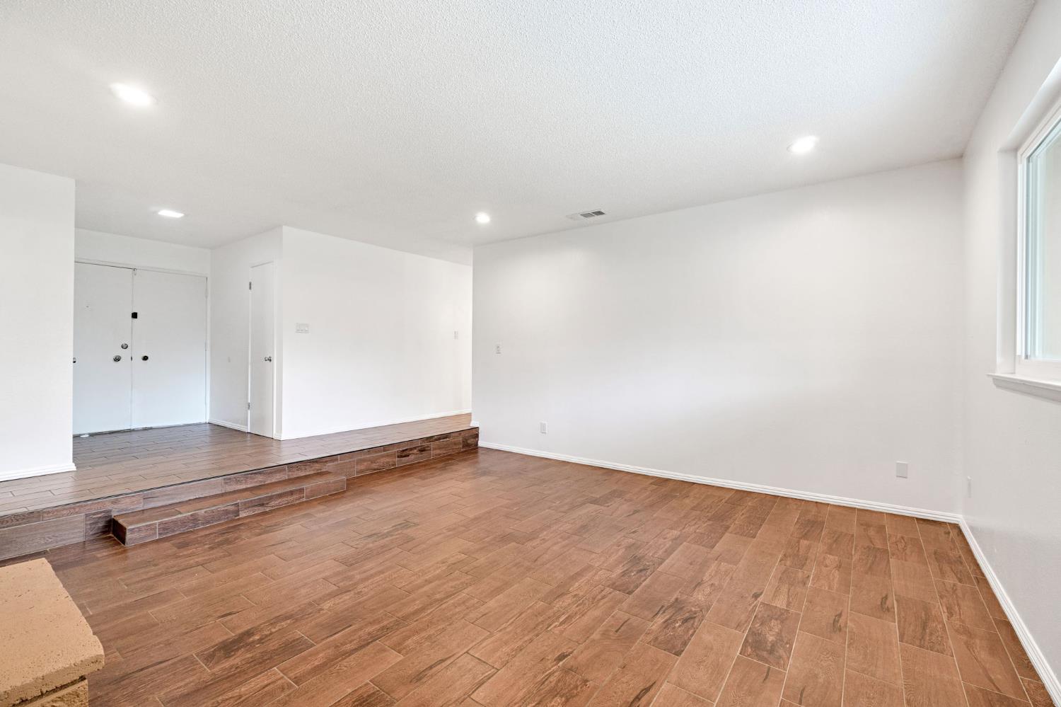 1215 E San Ramon Ave, Fresno, CA 93710