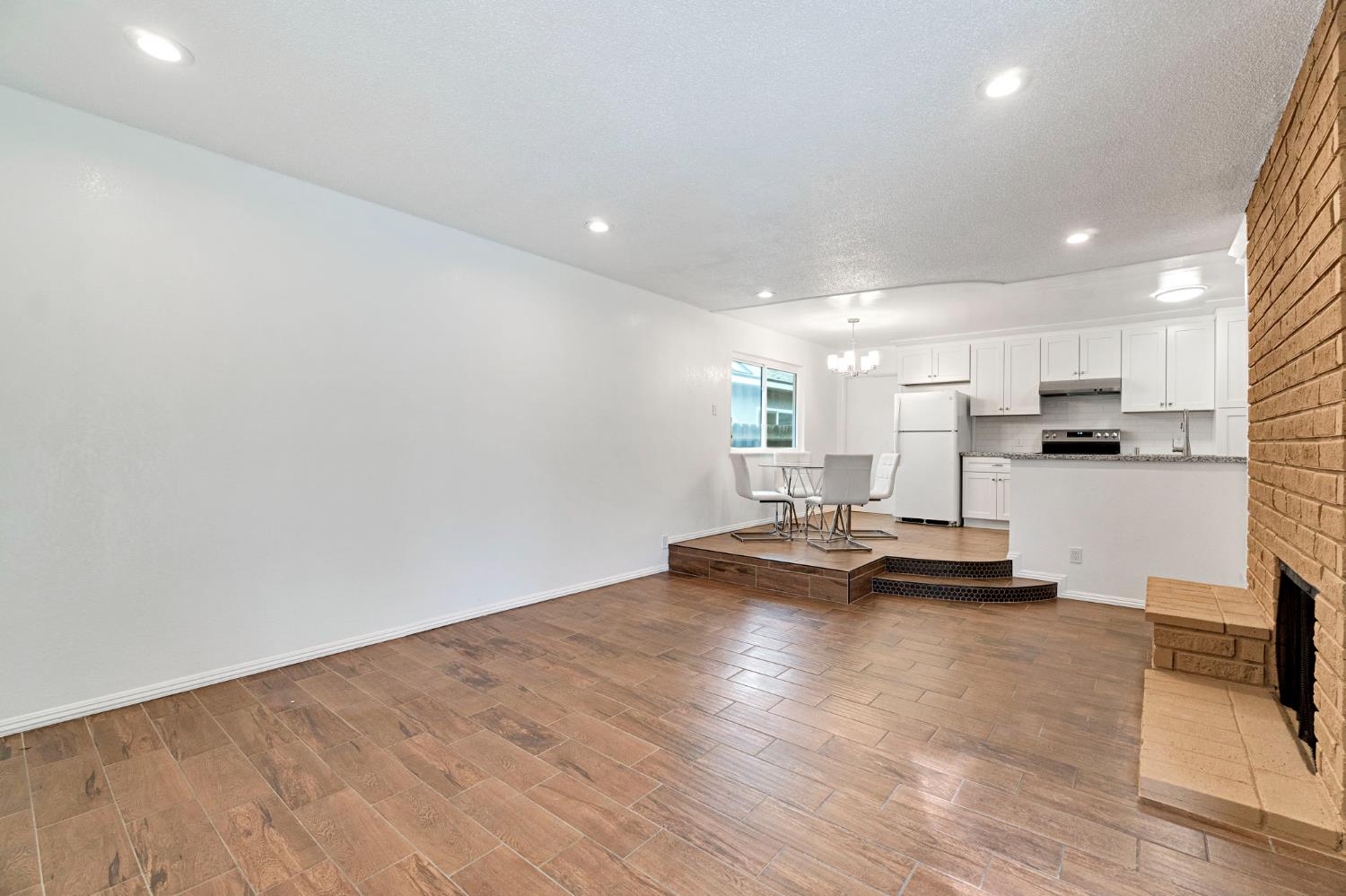 1215 E San Ramon Ave, Fresno, CA 93710