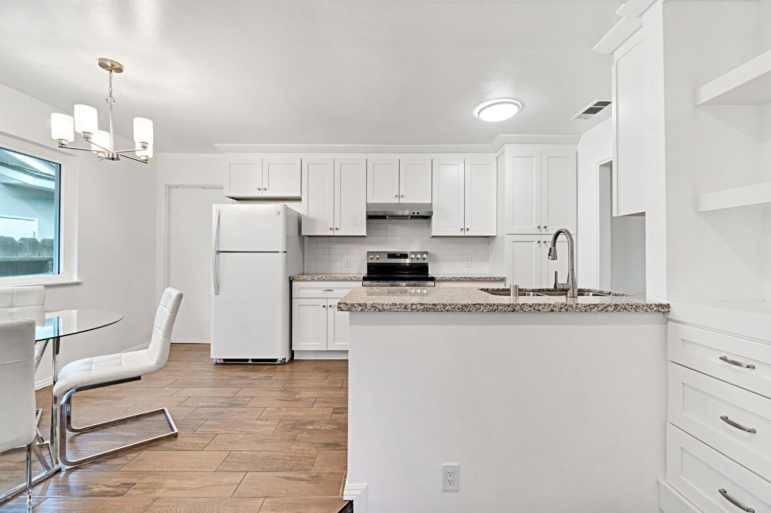 1215 E San Ramon Ave, Fresno, CA 93710