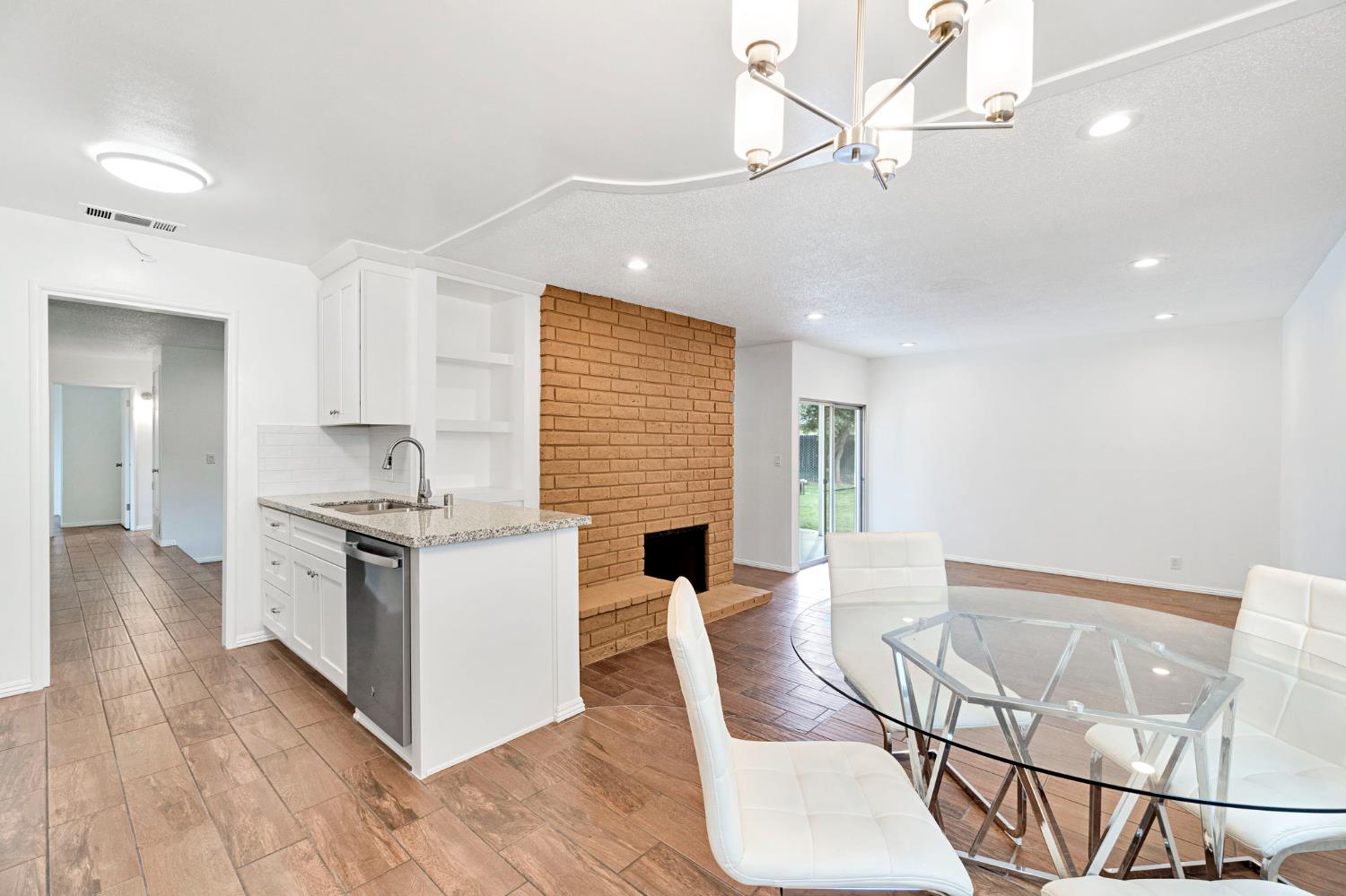 1215 E San Ramon Ave, Fresno, CA 93710