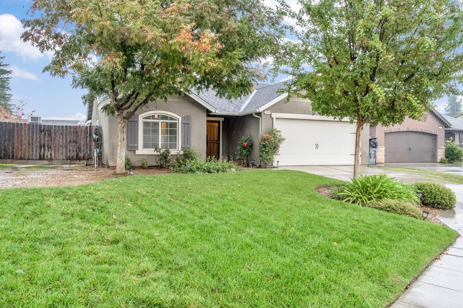 2566 N Antioch Ave, Fresno, CA 93722