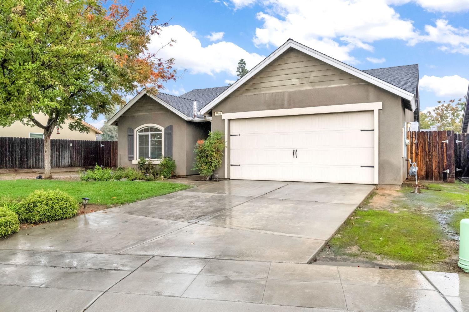 2566 N Antioch Ave, Fresno, CA 93722