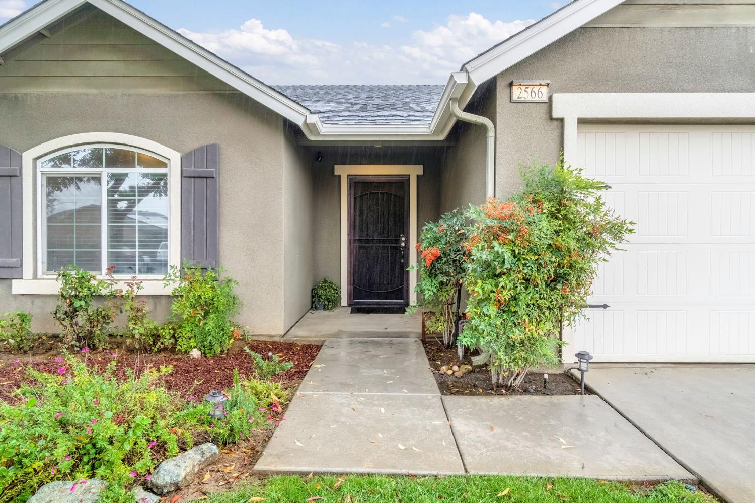 2566 N Antioch Ave, Fresno, CA 93722