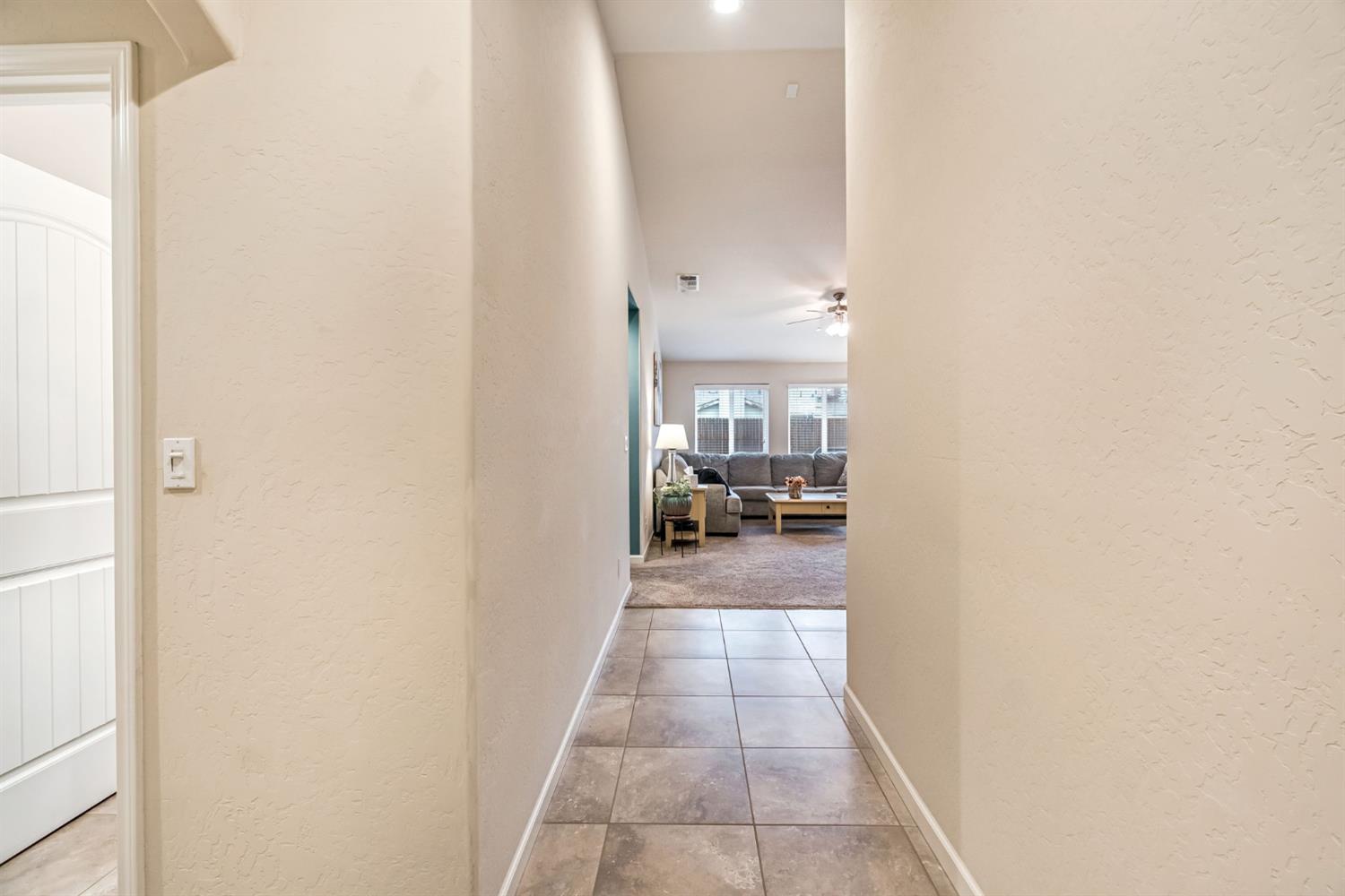 2566 N Antioch Ave, Fresno, CA 93722