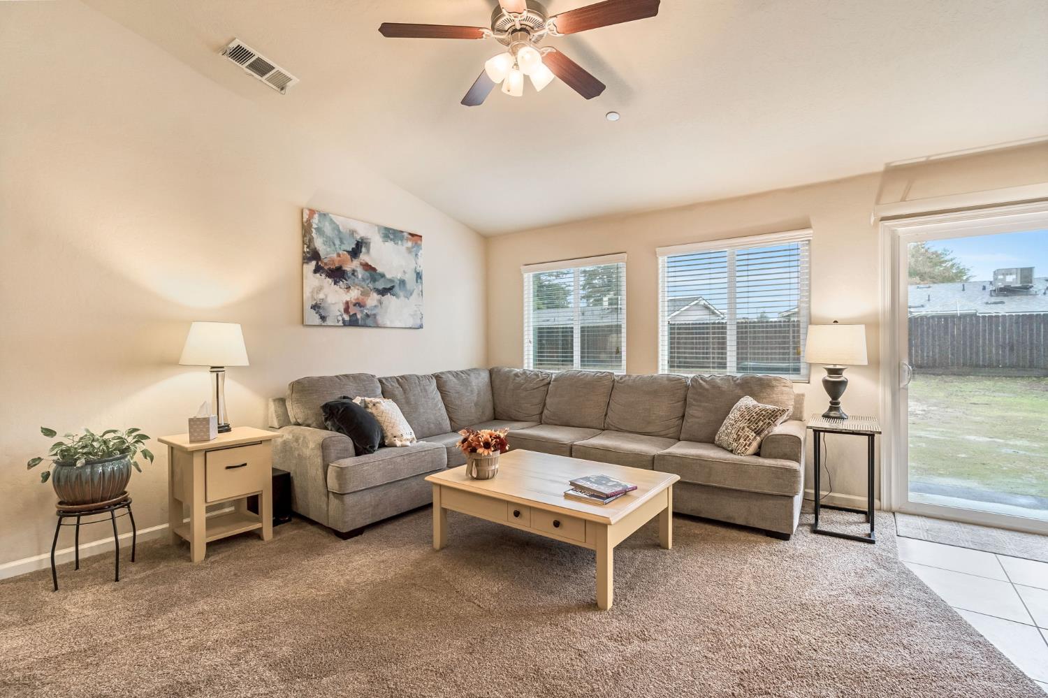 2566 N Antioch Ave, Fresno, CA 93722