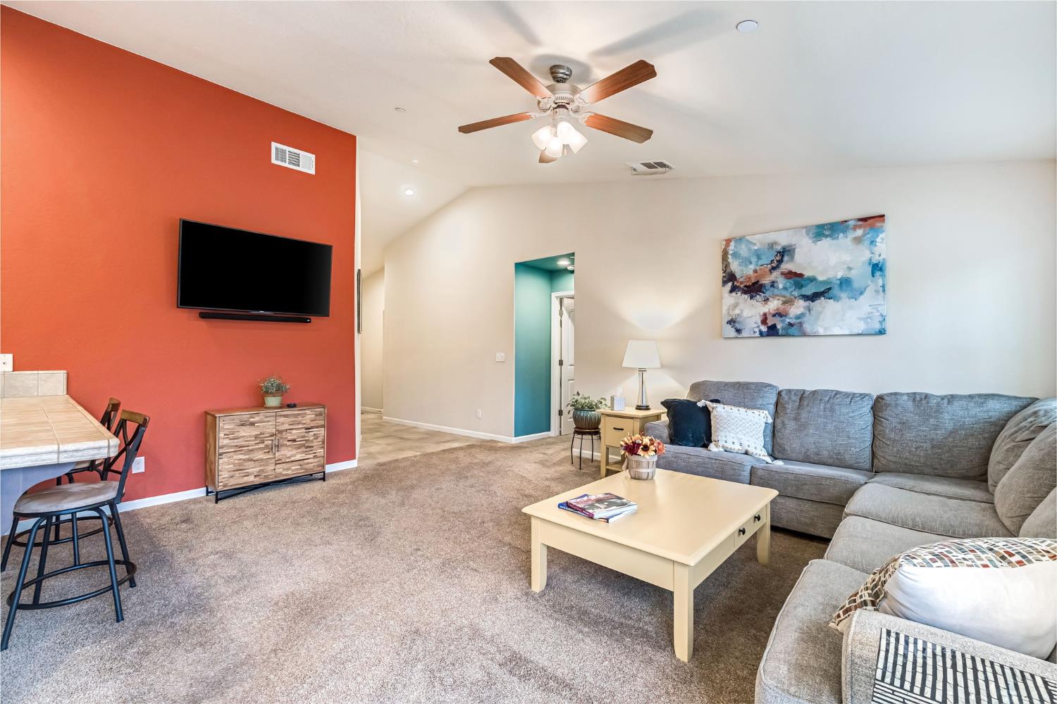 2566 N Antioch Ave, Fresno, CA 93722