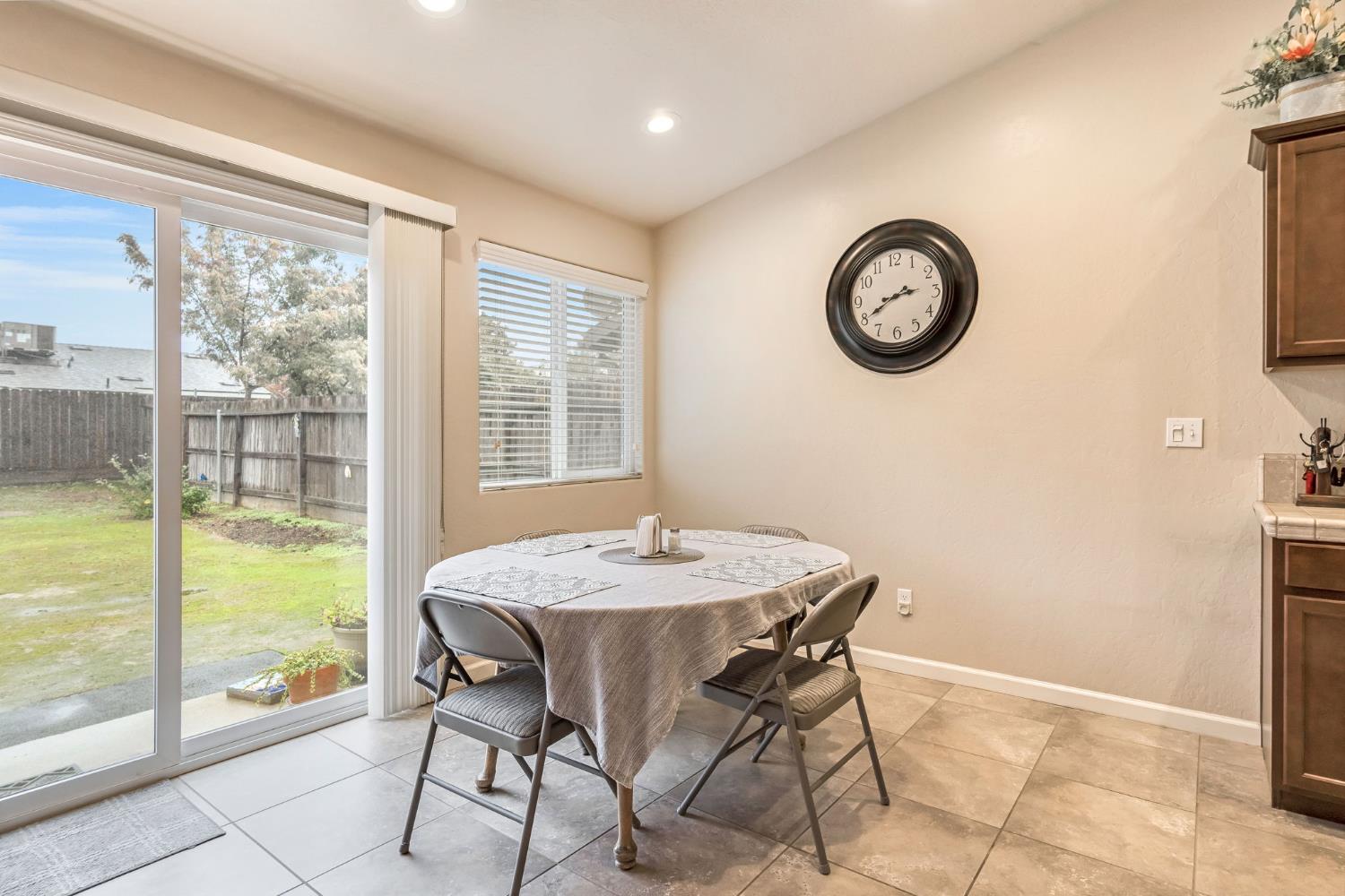 2566 N Antioch Ave, Fresno, CA 93722