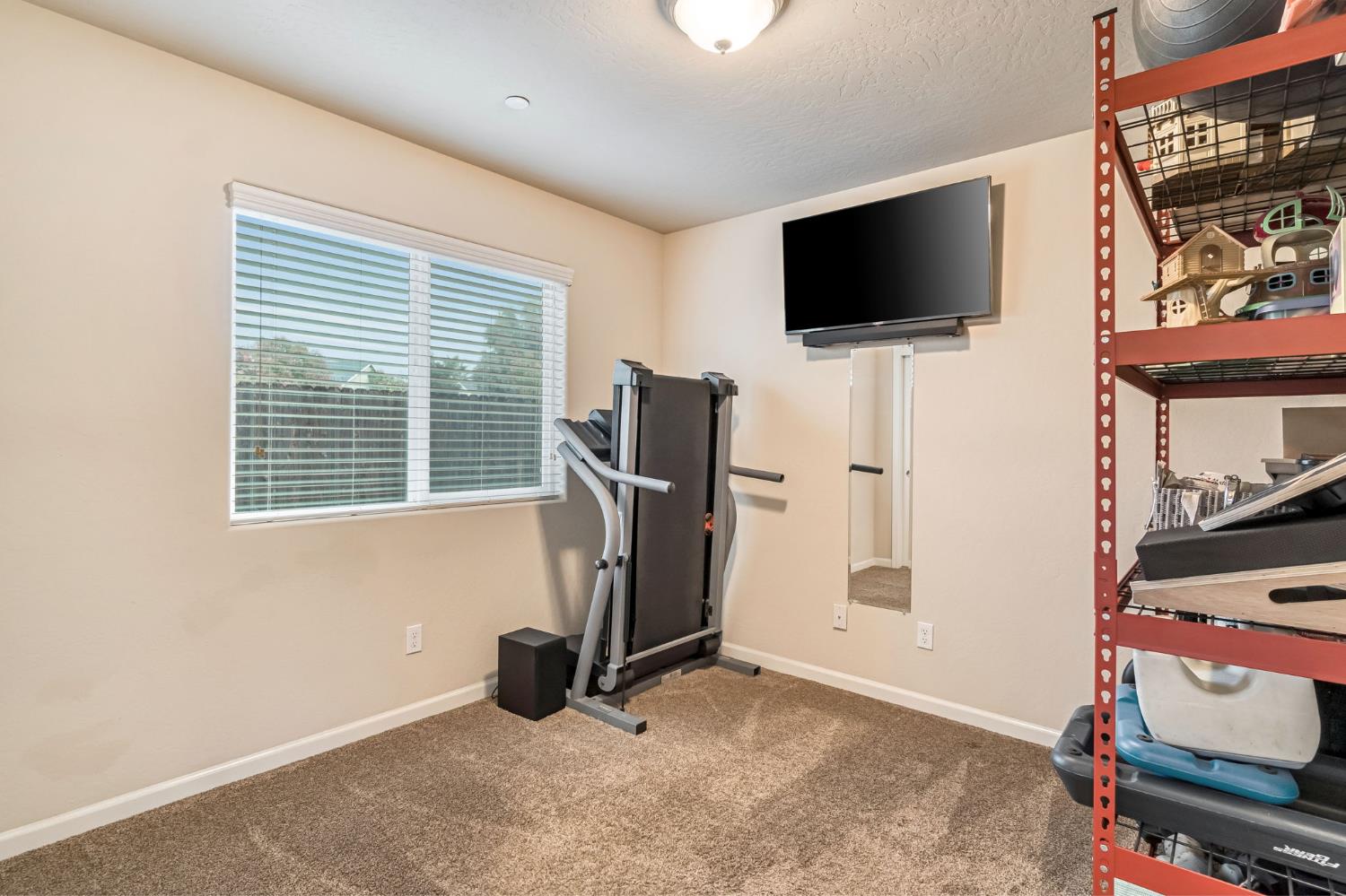 2566 N Antioch Ave, Fresno, CA 93722