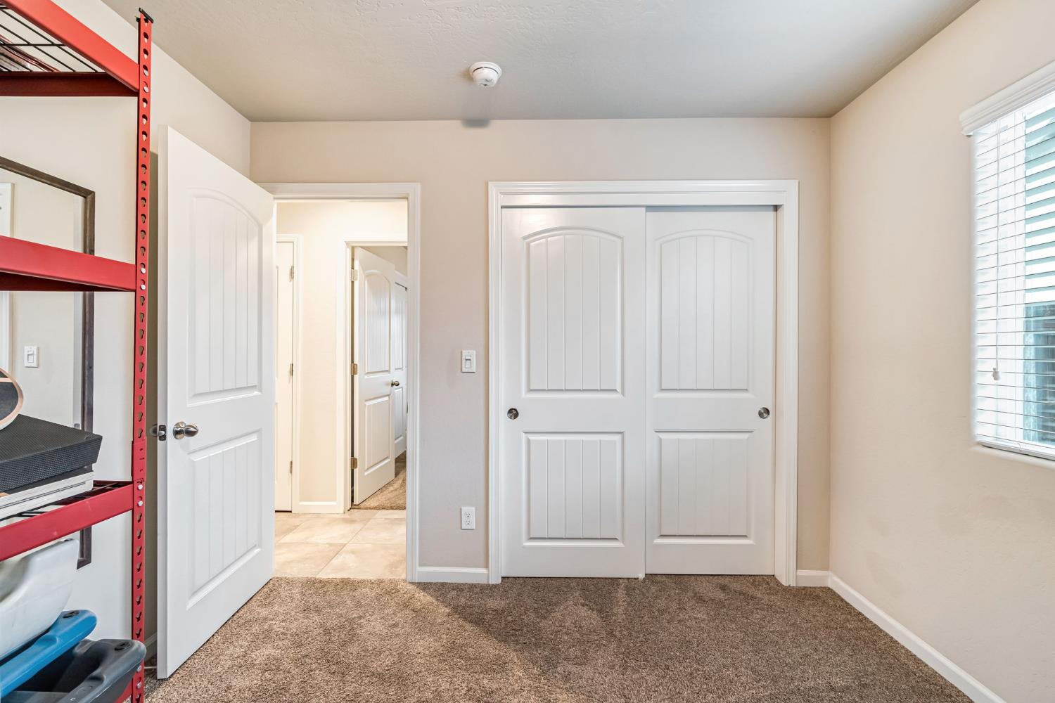 2566 N Antioch Ave, Fresno, CA 93722