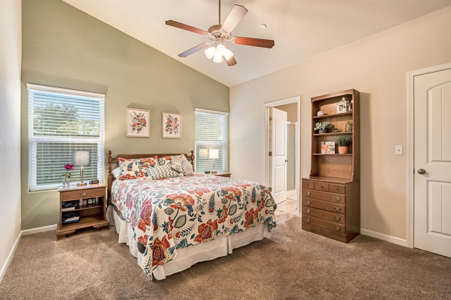 2566 N Antioch Ave, Fresno, CA 93722