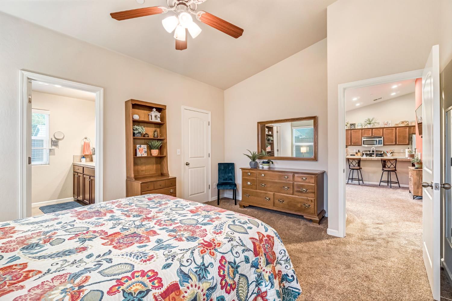 2566 N Antioch Ave, Fresno, CA 93722