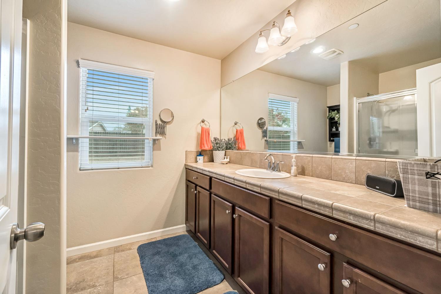 2566 N Antioch Ave, Fresno, CA 93722