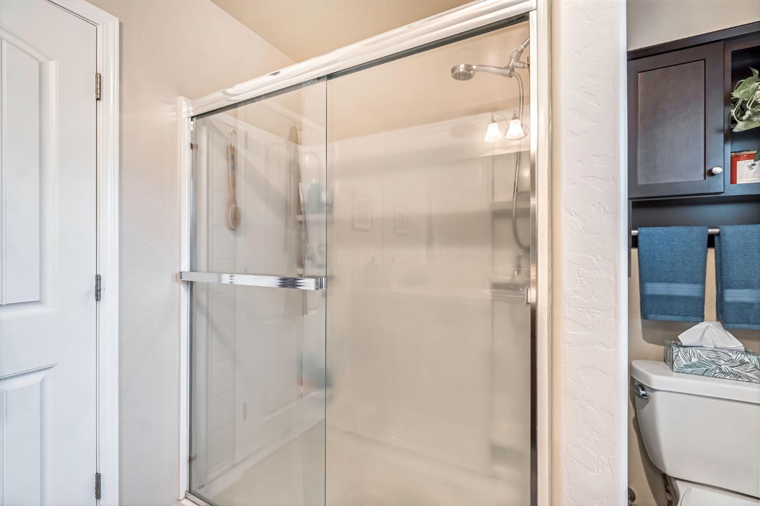 2566 N Antioch Ave, Fresno, CA 93722