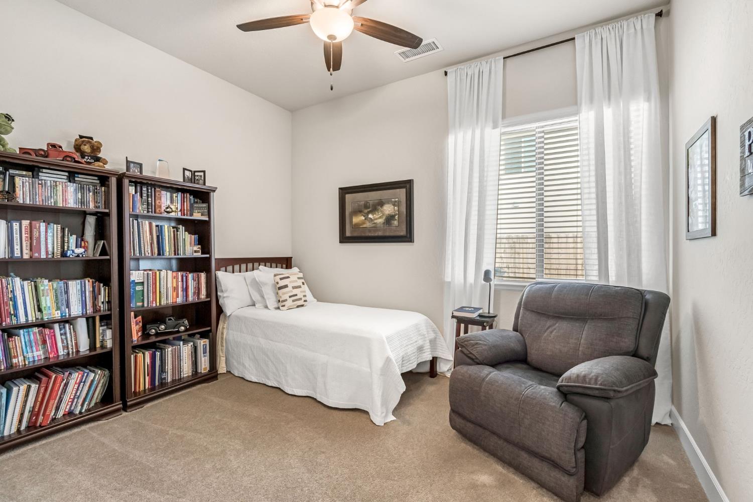 19719 Desert Willow Ln, Friant, CA 93626