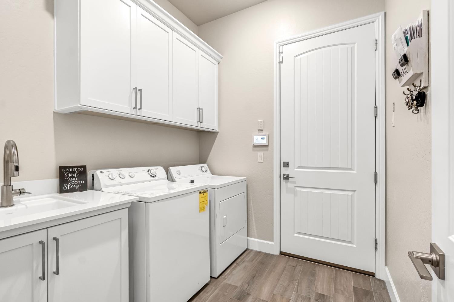 19719 Desert Willow Ln, Friant, CA 93626