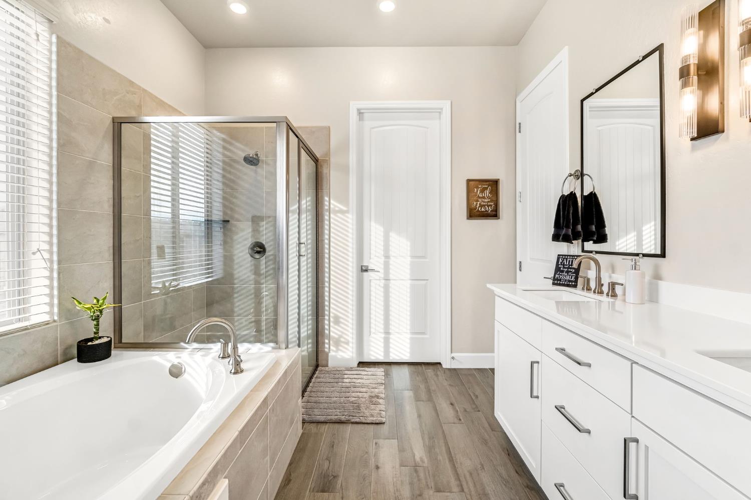 19719 Desert Willow Ln, Friant, CA 93626