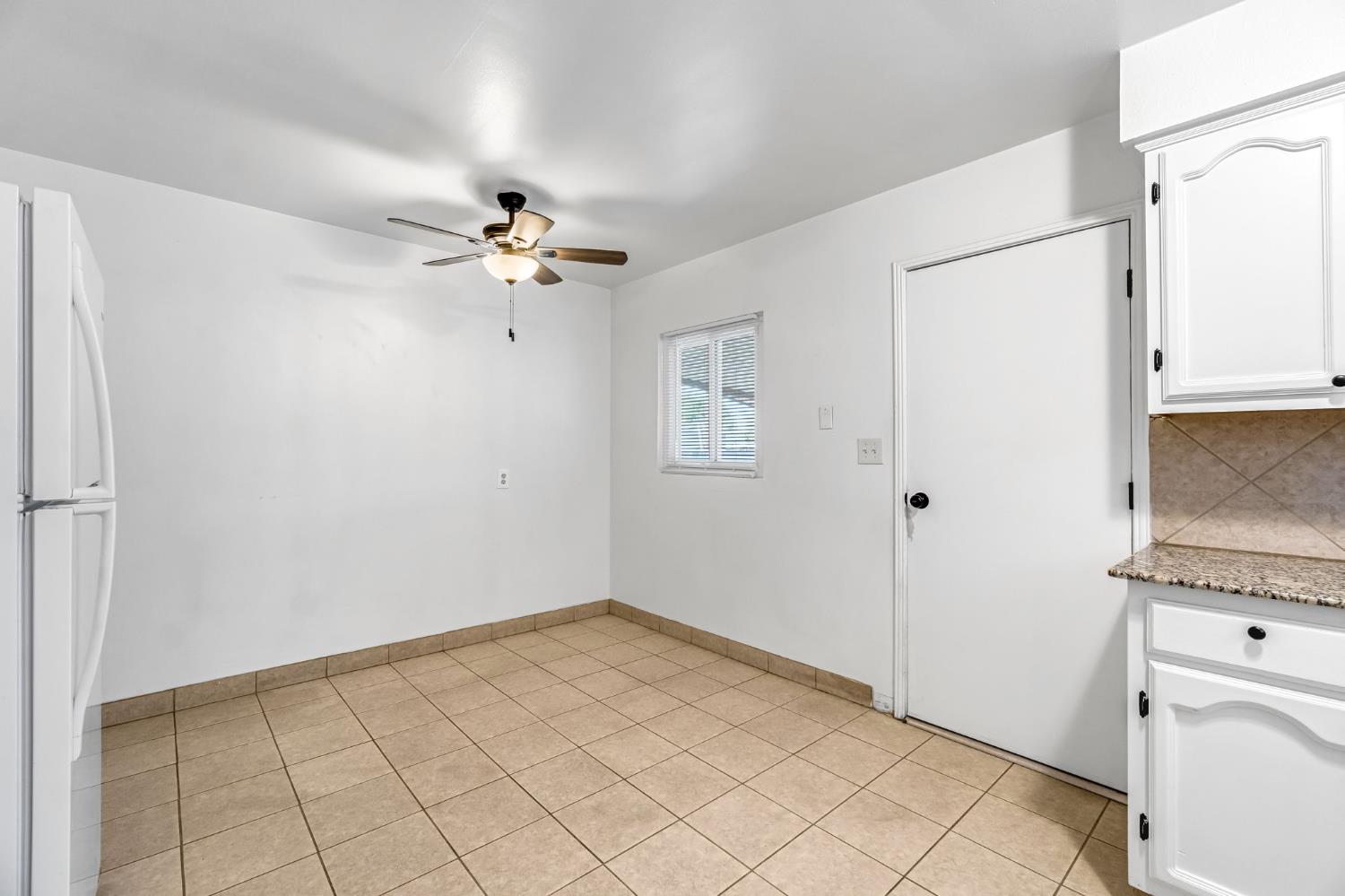 4033 E Brentwood Ave, Fresno, CA 93703