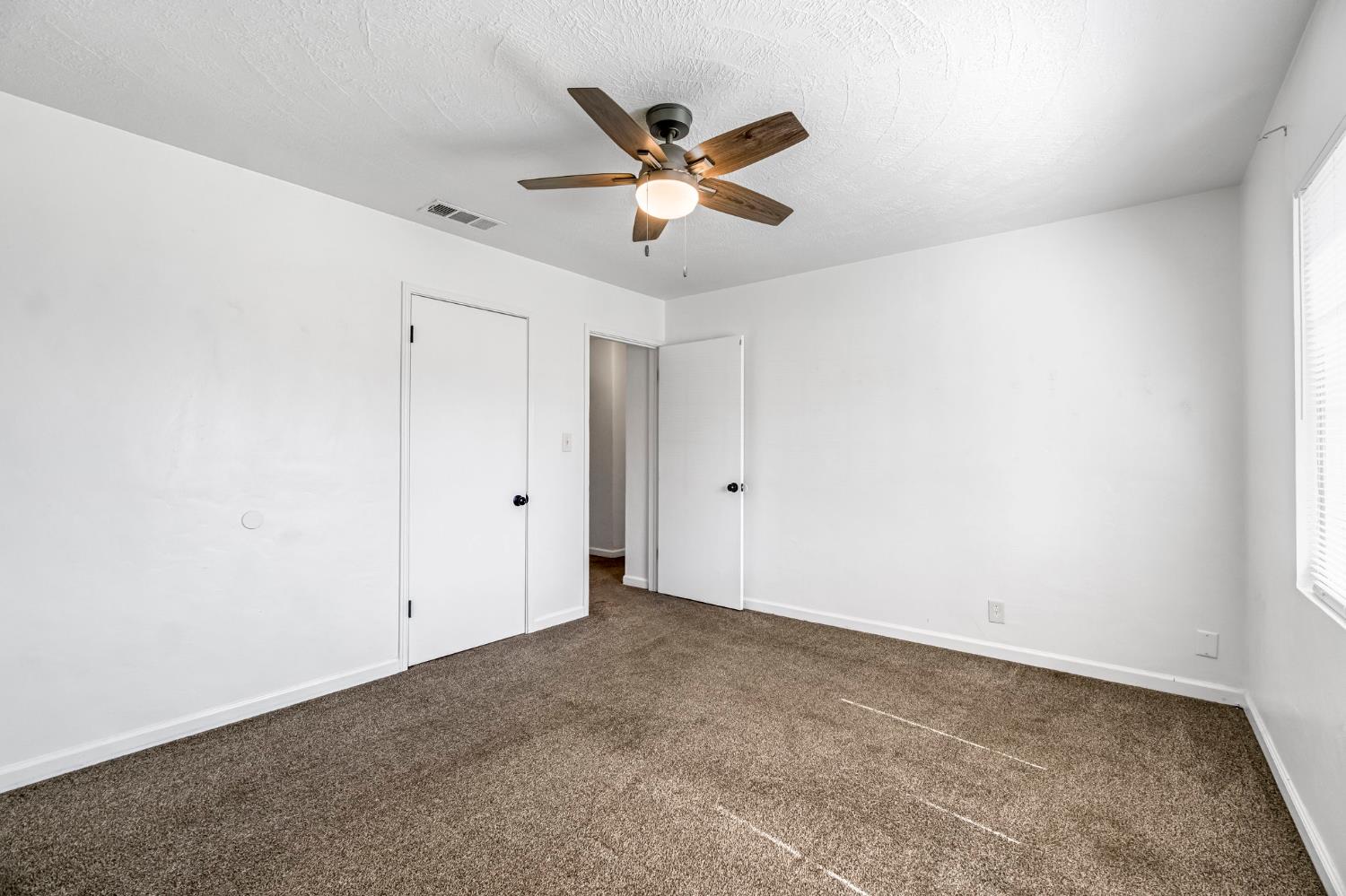 4033 E Brentwood Ave, Fresno, CA 93703