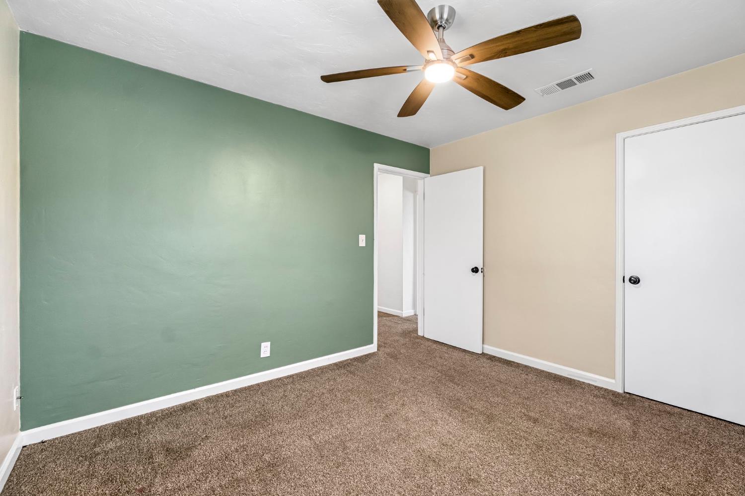 4033 E Brentwood Ave, Fresno, CA 93703