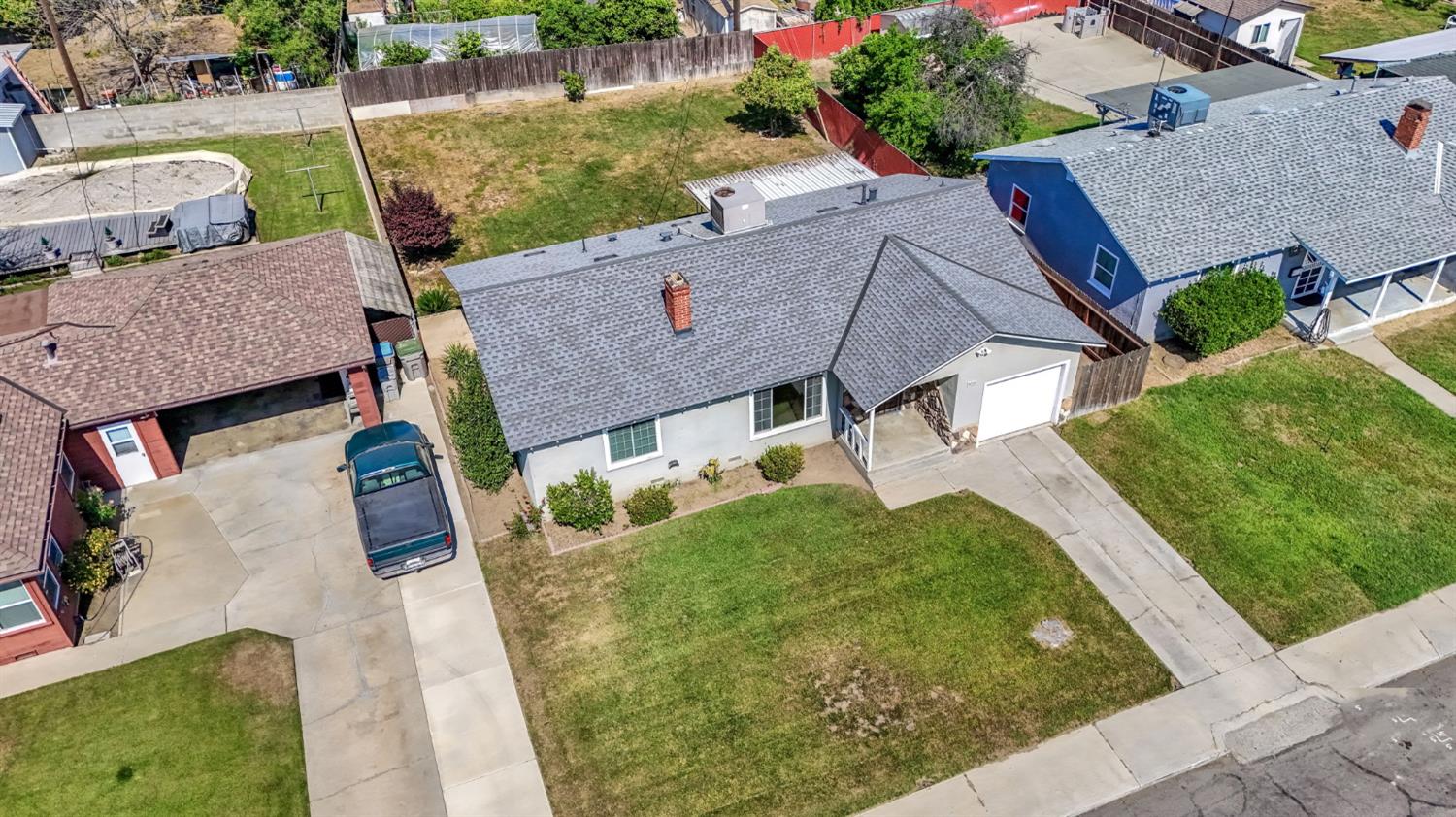 4033 E Brentwood Ave, Fresno, CA 93703