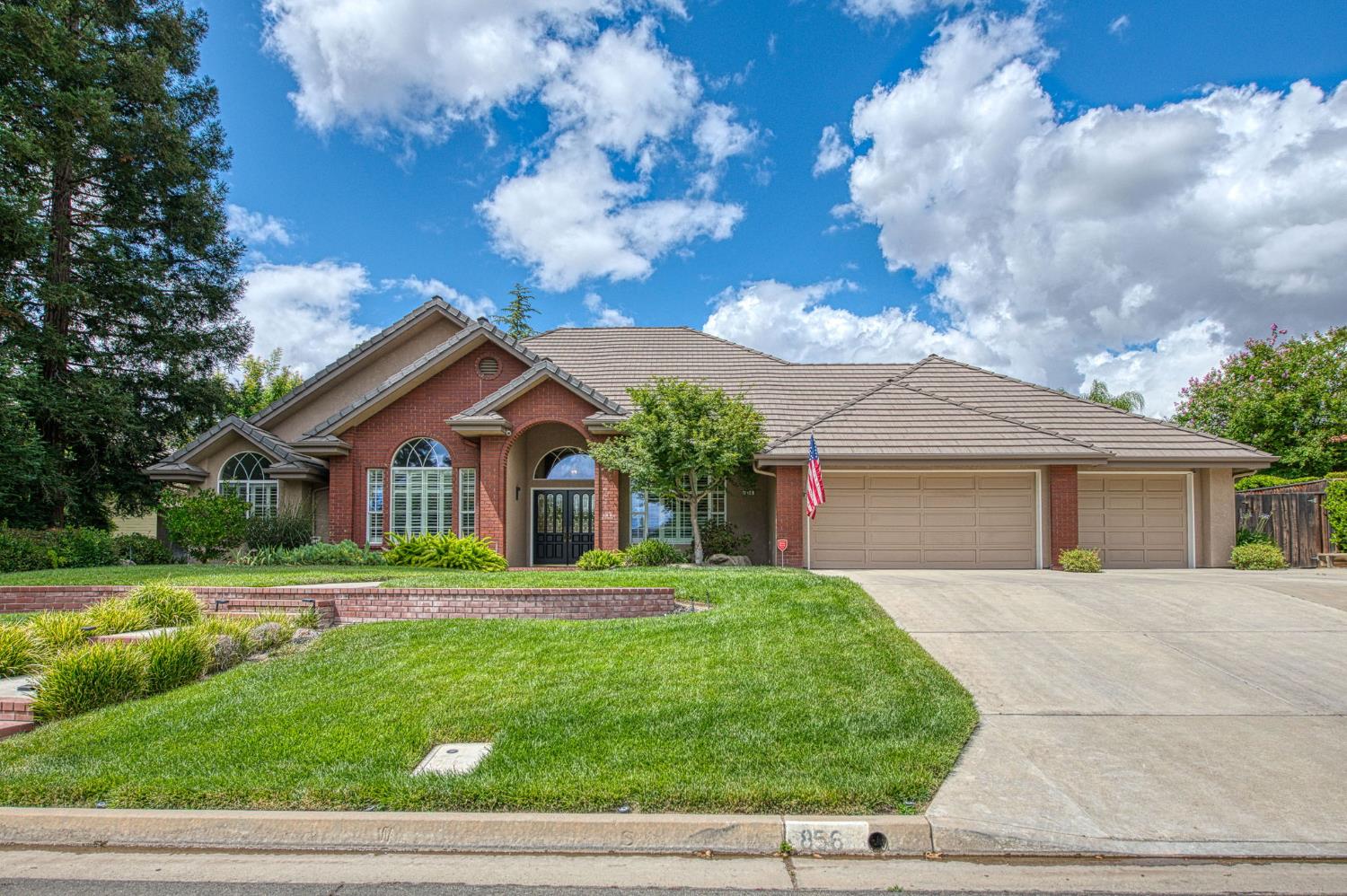 856 E Sutton Dr